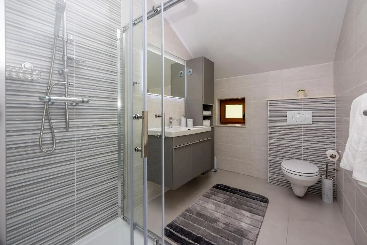 Villa Antani With Heated Pool, Sauna & Jacuzzi Crikvenica